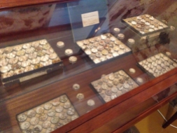 A robust Kahuli shell collection is housed in the original 1840s structure of Hale Hōʻikeʻike.